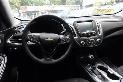2018 Chevrolet Malibu LT   - Photo 13 - Newark, NJ 07104