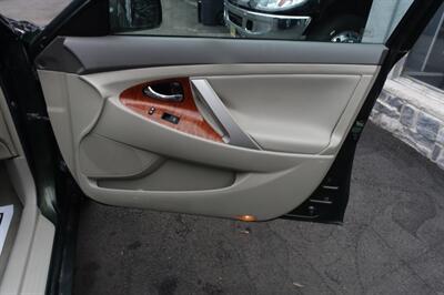 2010 Toyota Camry XLE   - Photo 15 - Newark, NJ 07104