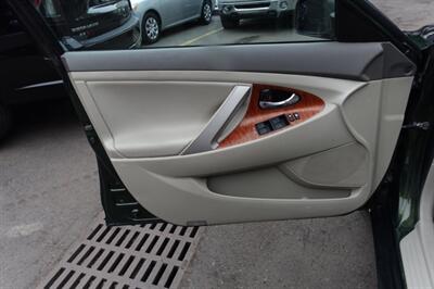 2010 Toyota Camry XLE   - Photo 10 - Newark, NJ 07104