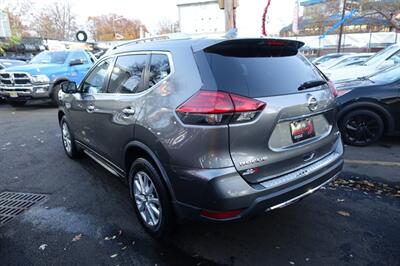 2017 Nissan Rogue SV   - Photo 6 - Newark, NJ 07104