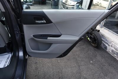 2013 Honda Accord EX-L V6 w/Navi   - Photo 17 - Newark, NJ 07104