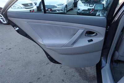 2009 Toyota Camry LE - Photo 12 - Newark, NJ 07104