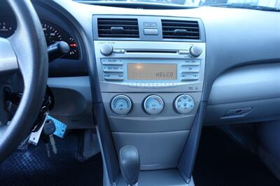 2009 Toyota Camry LE - Photo 18 - Newark, NJ 07104