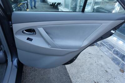 2009 Toyota Camry LE - Photo 17 - Newark, NJ 07104