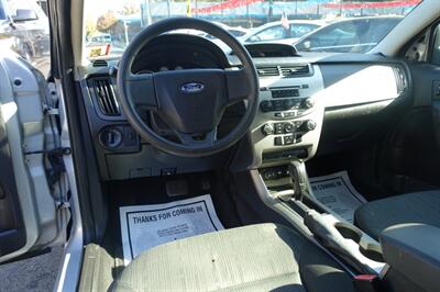 2008 Ford Focus SE   - Photo 13 - Newark, NJ 07104