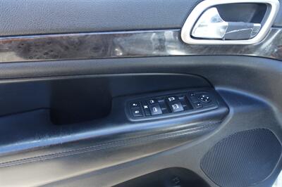2012 Jeep Grand Cherokee Laredo - Photo 12 - Newark, NJ 07104