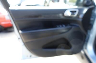 2012 Jeep Grand Cherokee Laredo - Photo 11 - Newark, NJ 07104