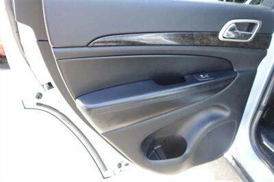 2012 Jeep Grand Cherokee Laredo - Photo 17 - Newark, NJ 07104