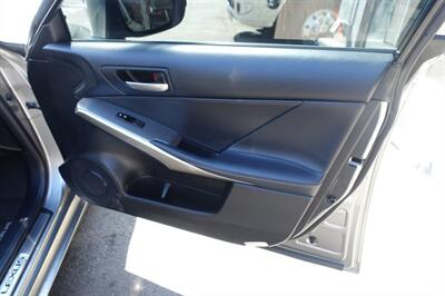 2017 Lexus IS - Photo 18 - Newark, NJ 07104