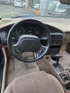 2001 Saturn SC2 - Photo 15 - Newark, NJ 07104