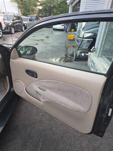 2001 Saturn SC2 - Photo 14 - Newark, NJ 07104