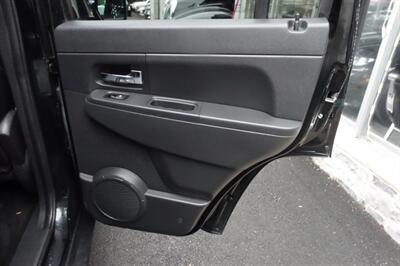2012 Jeep Liberty Latitude   - Photo 17 - Newark, NJ 07104