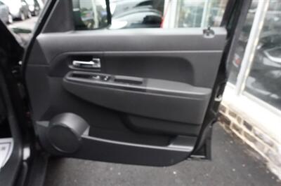 2012 Jeep Liberty Latitude   - Photo 15 - Newark, NJ 07104