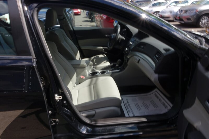 2016 Acura ILX Base Plus photo 14