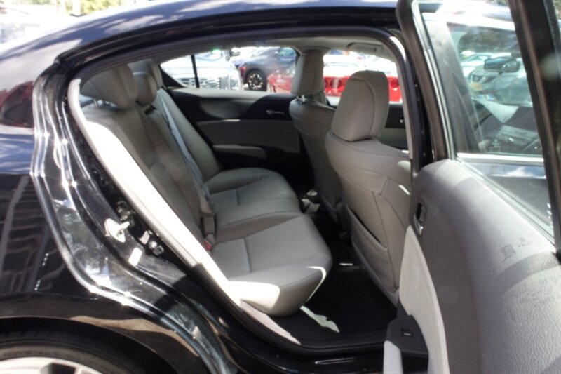 2016 Acura ILX Base Plus photo 16