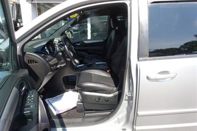 2017 Dodge Grand Caravan GT   - Photo 9 - Newark, NJ 07104