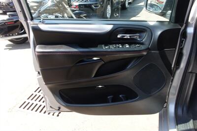 2017 Dodge Grand Caravan GT   - Photo 10 - Newark, NJ 07104