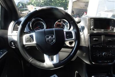2017 Dodge Grand Caravan GT   - Photo 12 - Newark, NJ 07104