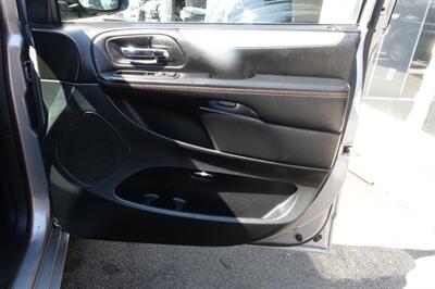 2017 Dodge Grand Caravan GT   - Photo 15 - Newark, NJ 07104
