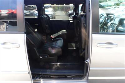 2017 Dodge Grand Caravan GT   - Photo 16 - Newark, NJ 07104