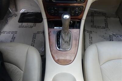 2004 Mercedes-Benz CLK CLK 320   - Photo 17 - Newark, NJ 07104