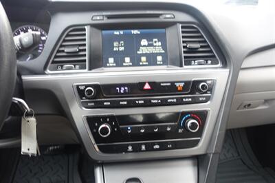 2016 Hyundai SONATA   - Photo 18 - Newark, NJ 07104
