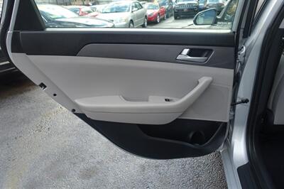 2016 Hyundai SONATA   - Photo 12 - Newark, NJ 07104