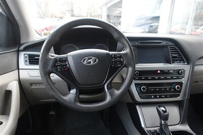 2016 Hyundai SONATA   - Photo 13 - Newark, NJ 07104