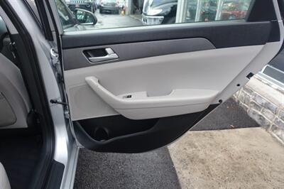 2016 Hyundai SONATA   - Photo 17 - Newark, NJ 07104