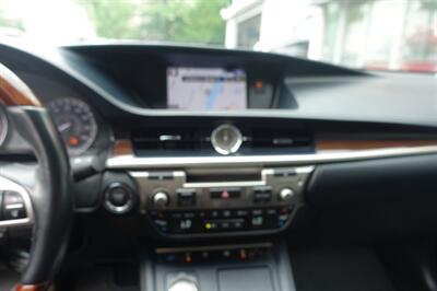2016 Lexus ES   - Photo 18 - Newark, NJ 07104