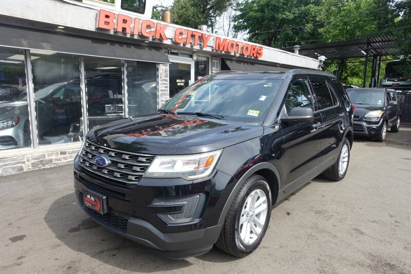 2017 Ford Explorer Base 4WD's photo