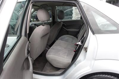 2001 Ford Focus SE   - Photo 11 - Newark, NJ 07104