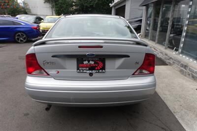 2001 Ford Focus SE   - Photo 7 - Newark, NJ 07104