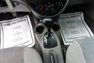 2001 Ford Focus SE   - Photo 19 - Newark, NJ 07104