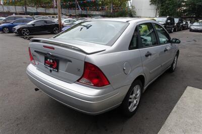 2001 Ford Focus SE   - Photo 8 - Newark, NJ 07104
