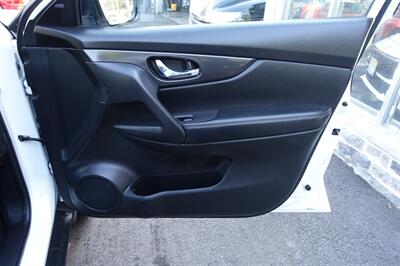 2017 Nissan Rogue SV   - Photo 15 - Newark, NJ 07104