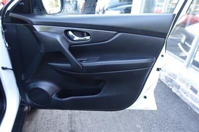 2017 Nissan Rogue SV   - Photo 24 - Newark, NJ 07104