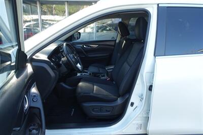 2017 Nissan Rogue SV   - Photo 9 - Newark, NJ 07104