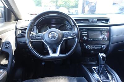 2017 Nissan Rogue SV   - Photo 13 - Newark, NJ 07104