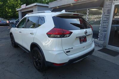 2017 Nissan Rogue SV   - Photo 6 - Newark, NJ 07104