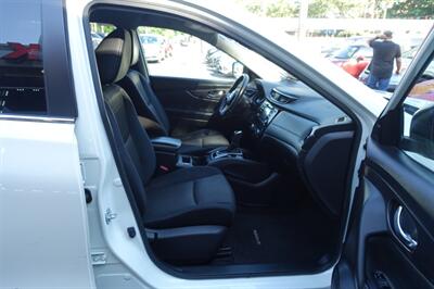 2017 Nissan Rogue SV   - Photo 14 - Newark, NJ 07104