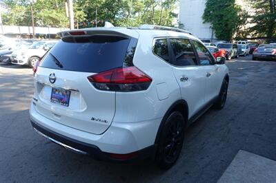 2017 Nissan Rogue SV   - Photo 8 - Newark, NJ 07104
