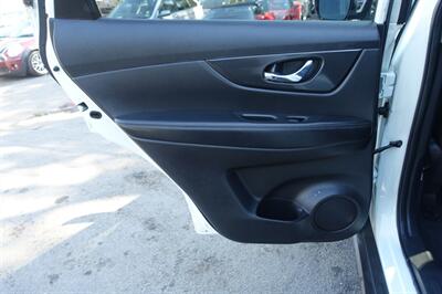 2017 Nissan Rogue SV   - Photo 12 - Newark, NJ 07104
