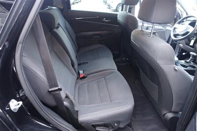 2020 Kia Sorento LX - Photo 17 - Newark, NJ 07104