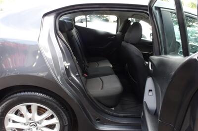 2015 Mazda Mazda3 i Touring   - Photo 16 - Newark, NJ 07104