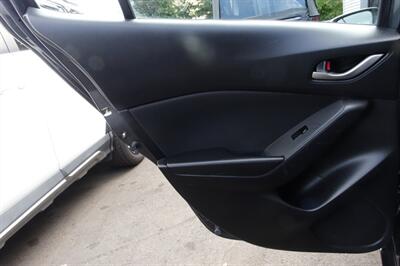 2015 Mazda Mazda3 i Touring   - Photo 12 - Newark, NJ 07104