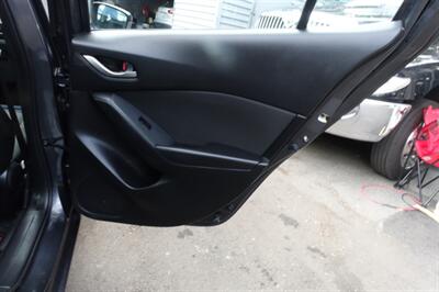 2015 Mazda Mazda3 i Touring   - Photo 17 - Newark, NJ 07104
