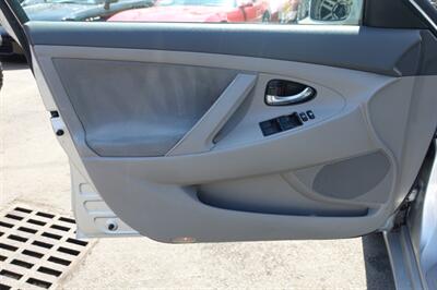 2007 Toyota Camry LE   - Photo 10 - Newark, NJ 07104