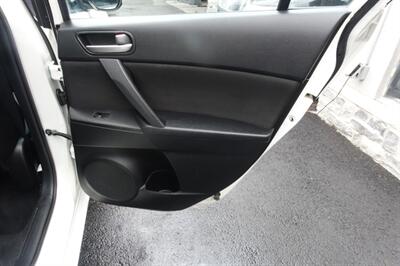 2013 Mazda Mazda3 i Sport   - Photo 17 - Newark, NJ 07104