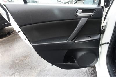 2013 Mazda Mazda3 i Sport   - Photo 12 - Newark, NJ 07104